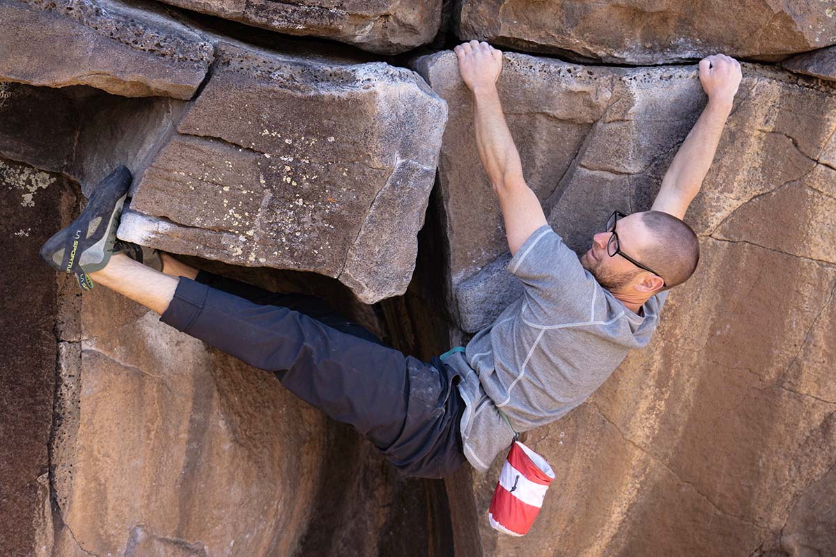 Bouldering with the La Sportiva TC Pro climbing shoe (toe hooking)